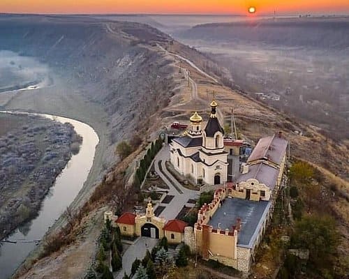 dealuri din Orheiul vechi pentru excursie in Moldova